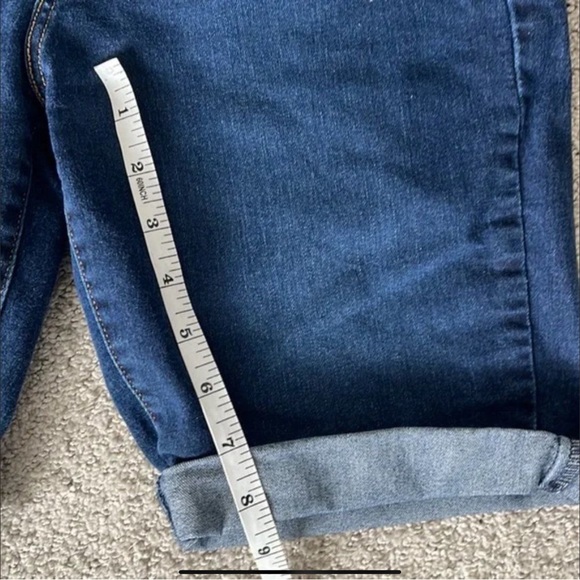 Levi's Women's Stretch Bermuda Shorts - Picture 8 of 9